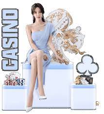 普通却自信是什么梗